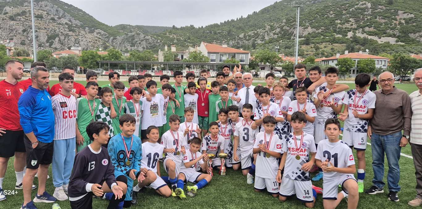    U-13 Ligi il birincisi Fethiyespor oldu haberi
